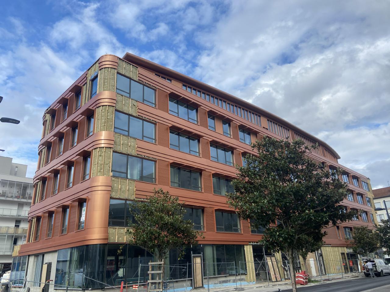 Commerce Grenoble 304m² Location commerce Grenoble Isère OLCOM2201091 1